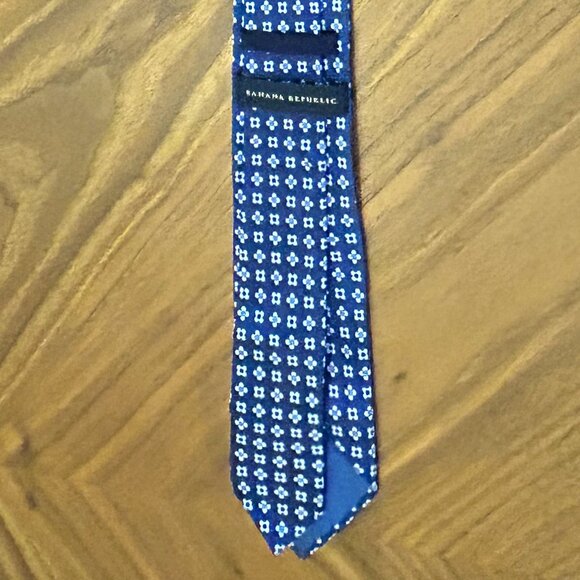 Mens Banana Republic White Flowers on Blue Background - Picture 2 of 3